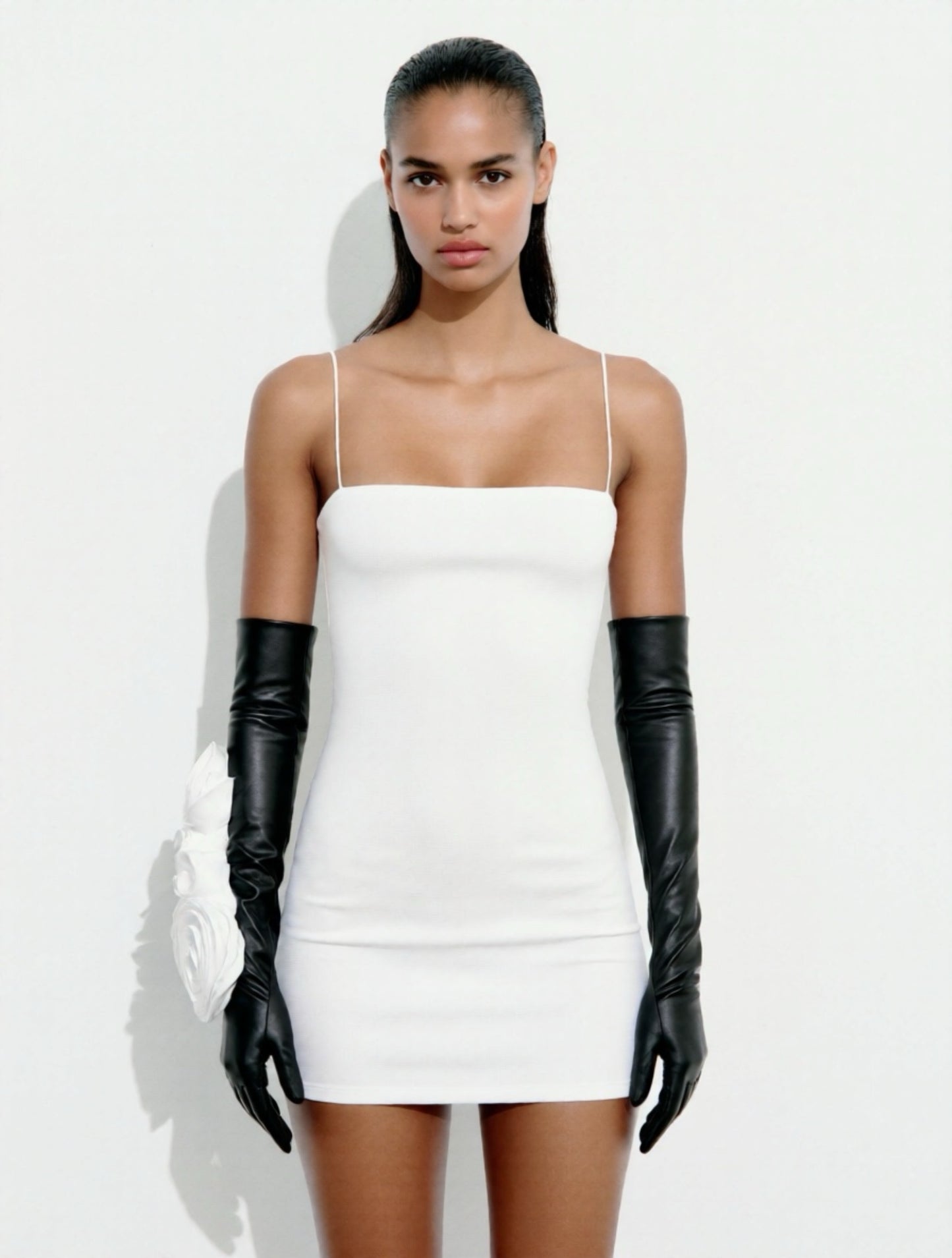 Chic Black Gloves With White Roses